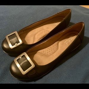 Natural Soul cushioned flats with buckle